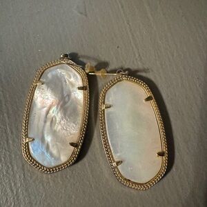 Kendra Scott Danielle Gold Statement Earrings in Ivory Mother-of-Pearl